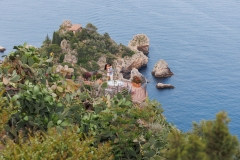 Fotografia spontanea della coppia durante la proposta a Taormina 