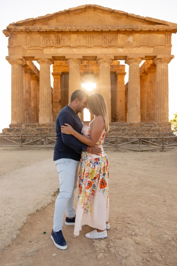 06-couple-temple-concordia-sunset