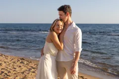 12-playful-laughter-on-the-beach