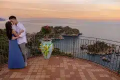 romantic-kiss-sunset-isola-bella-proposal romantic-kiss-sunset-isola-bella-proposal