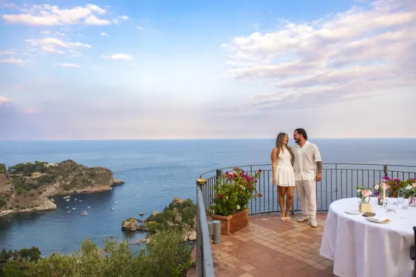 proposal-abbraccio-romantico-taormina