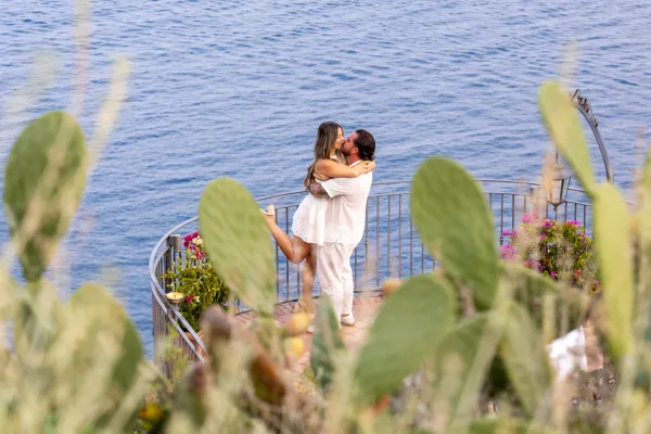 romantic-embrace-destination-proposal