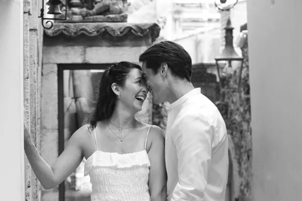 003-romantic-couple-in-a-narrow-alley-in-taormina-old-town
