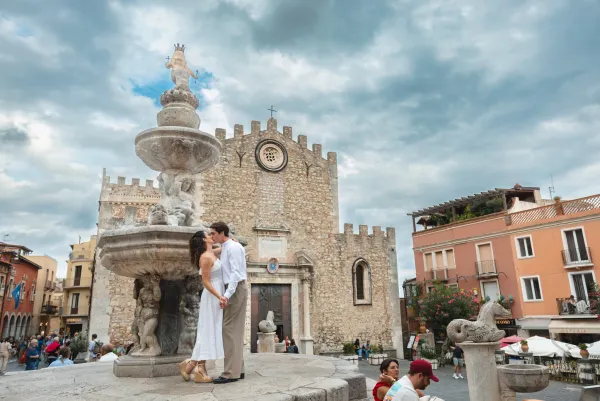 015-panoramic-view-from-belvedere-during-engagement-photoshoot-in-taormina