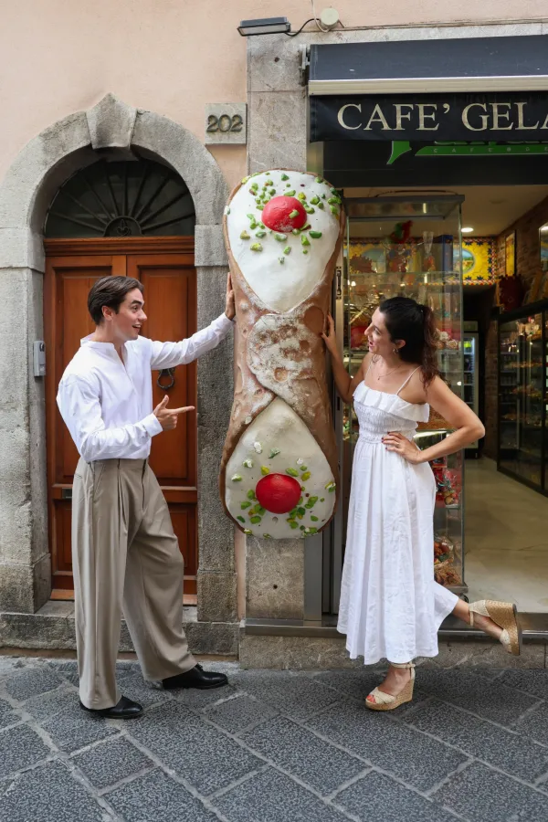 018-ricordo-romantico-del-loro-viaggio-di-fidanzamento-taormina