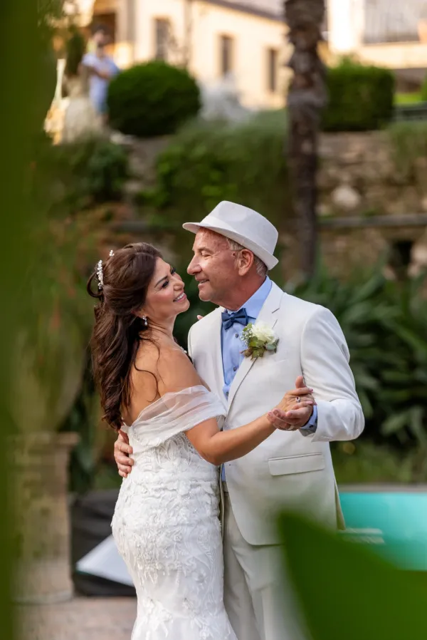 bride-looking-at-groom