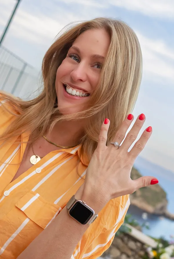 29-luxury-proposal-taormina-couple-embrace 29-luxury-proposal-taormina-couple-embrace