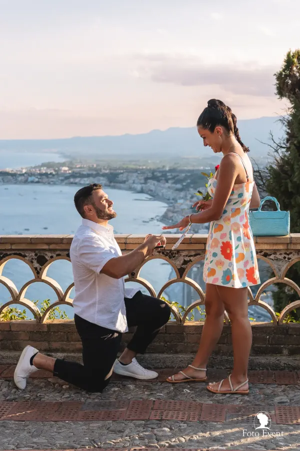 romantic-surprise-proposal-taormina