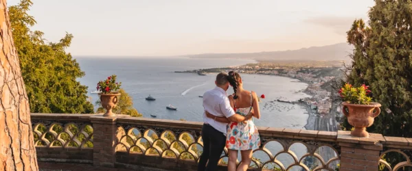Proposta di Matrimonio alla Villa di Taormina – Una storia d’amore autentica